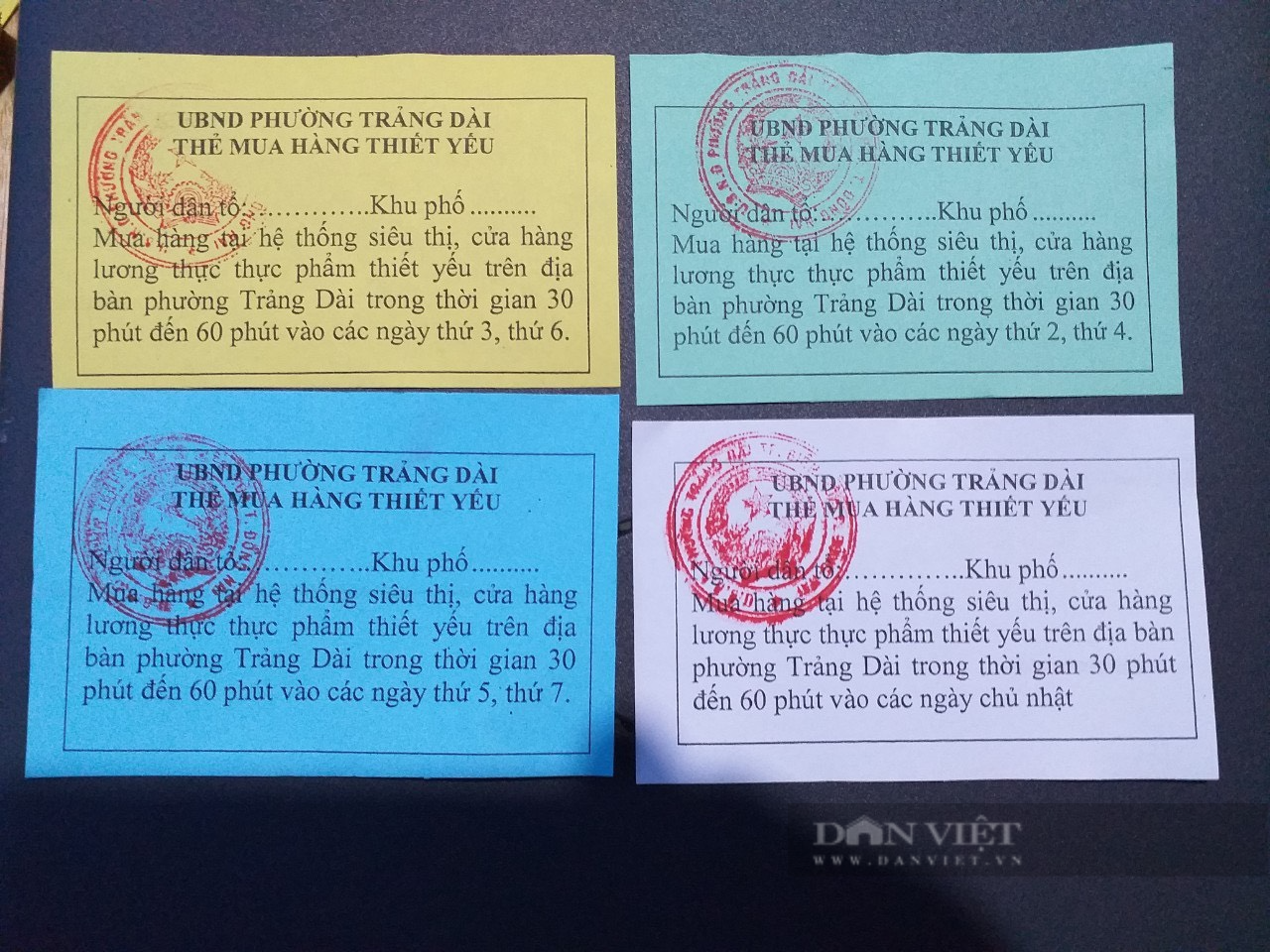 Đồng Nai: Trảng Dài &quot;khẩn&quot; phát phiếu đi chợ sau nhiều ngày người dân ồ ạt kéo nhau ra đường dù đang phong tỏa  - Ảnh 3.