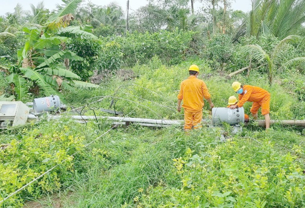 Kiên Giang: Lốc xoáy làm 15 người bị thương, 62 căn nhà bị sập và tốc mái - Ảnh 2.