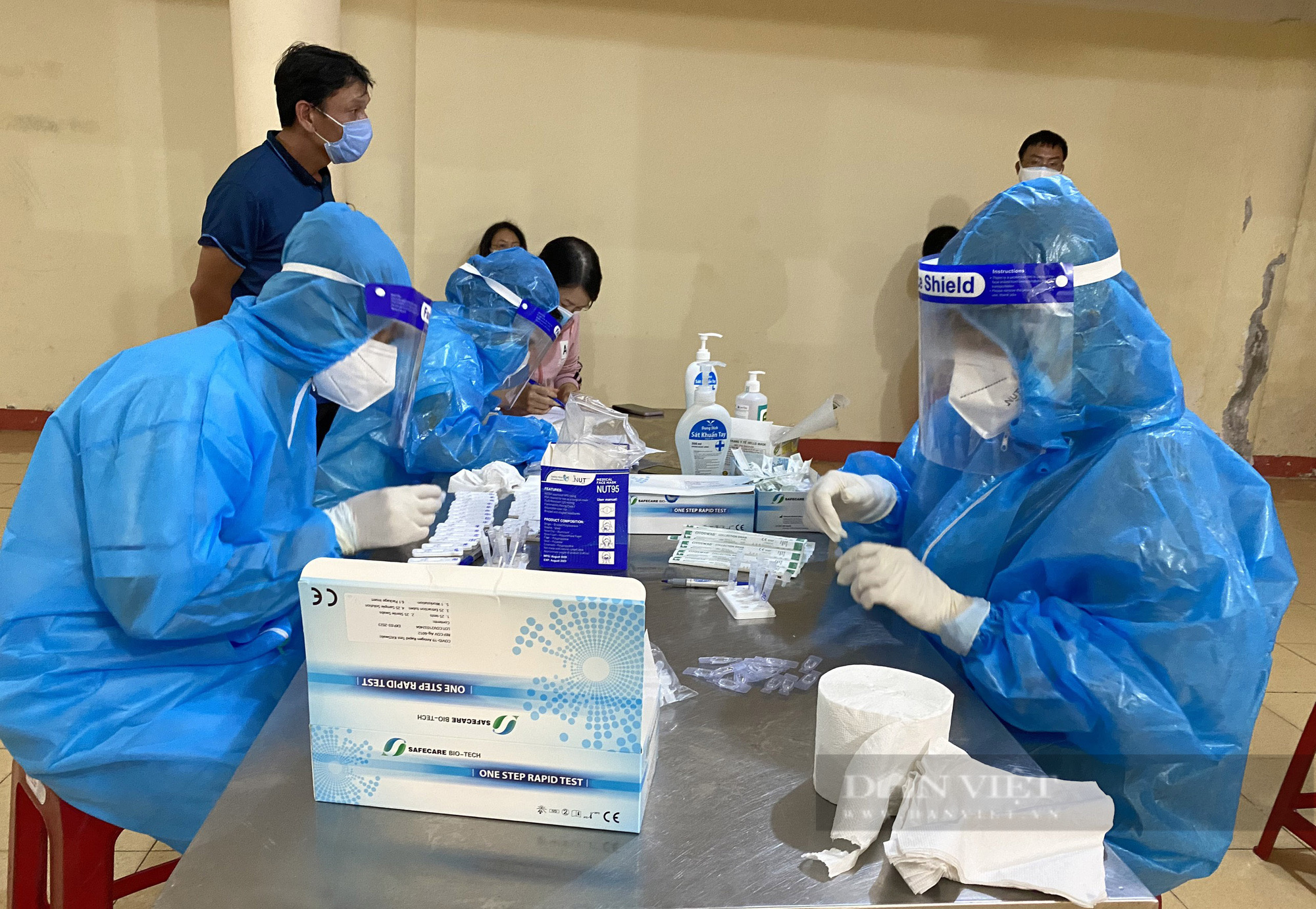 Đắk Nông xuất hiện ổ dịch Covid-19 chưa rõ nguồn lây, phong tỏa toàn bộ TP.Gia Nghĩa, xét nghiệm xuyên đêm - Ảnh 3.