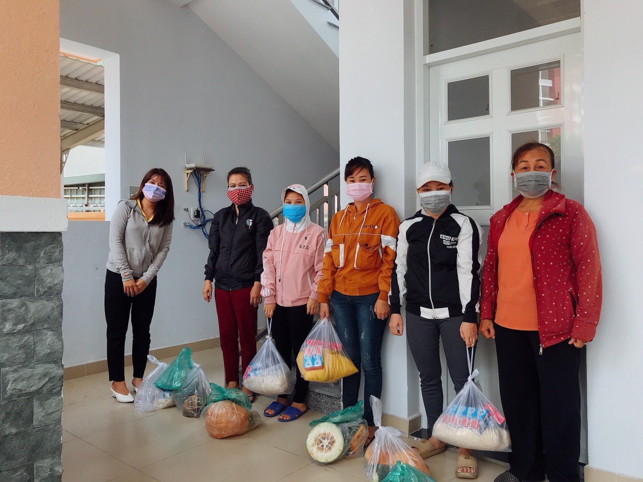 Bình Dương: Phiên chợ nhân đạo, chợ online 0 đồng trong khu cách ly  - Ảnh 2.