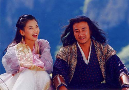 Hôn nhân viên mãn của mỹ nhân cổ trang Trung Quốc bị chỉ trích &quot;tham phú phụ bần&quot; - Ảnh 2.