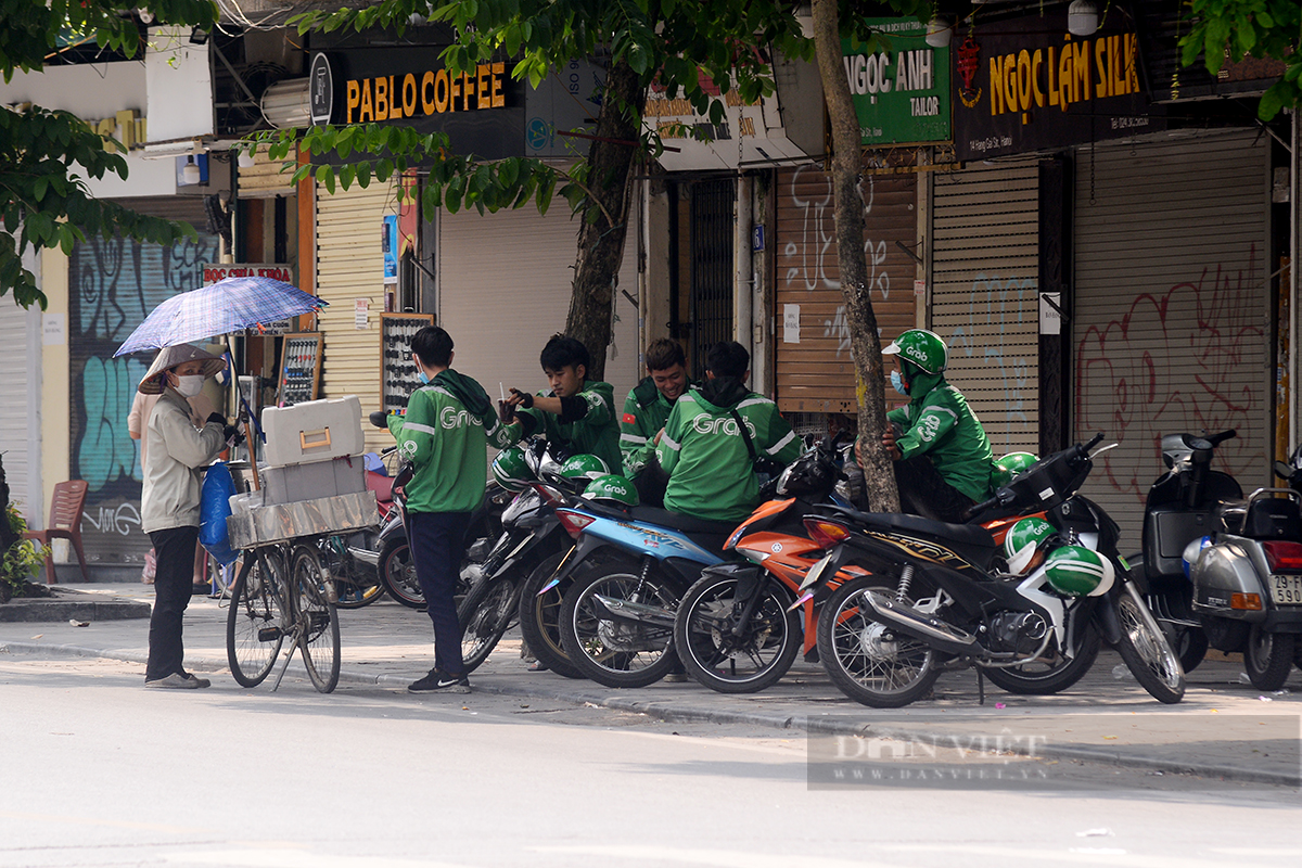 Hà Nội giãn cách xã hội 15 ngày: Người dân, xe công nghệ, shipper có được ra đường hoạt động? - Ảnh 4.