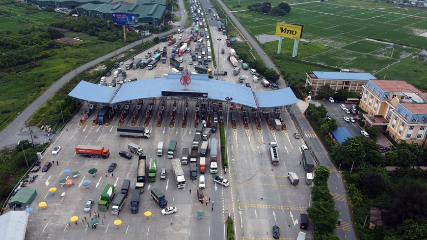 Hà Nội lập chốt kiểm soát Covid-19, hàng loạt trạm thu phí xả trạm - Ảnh 1.