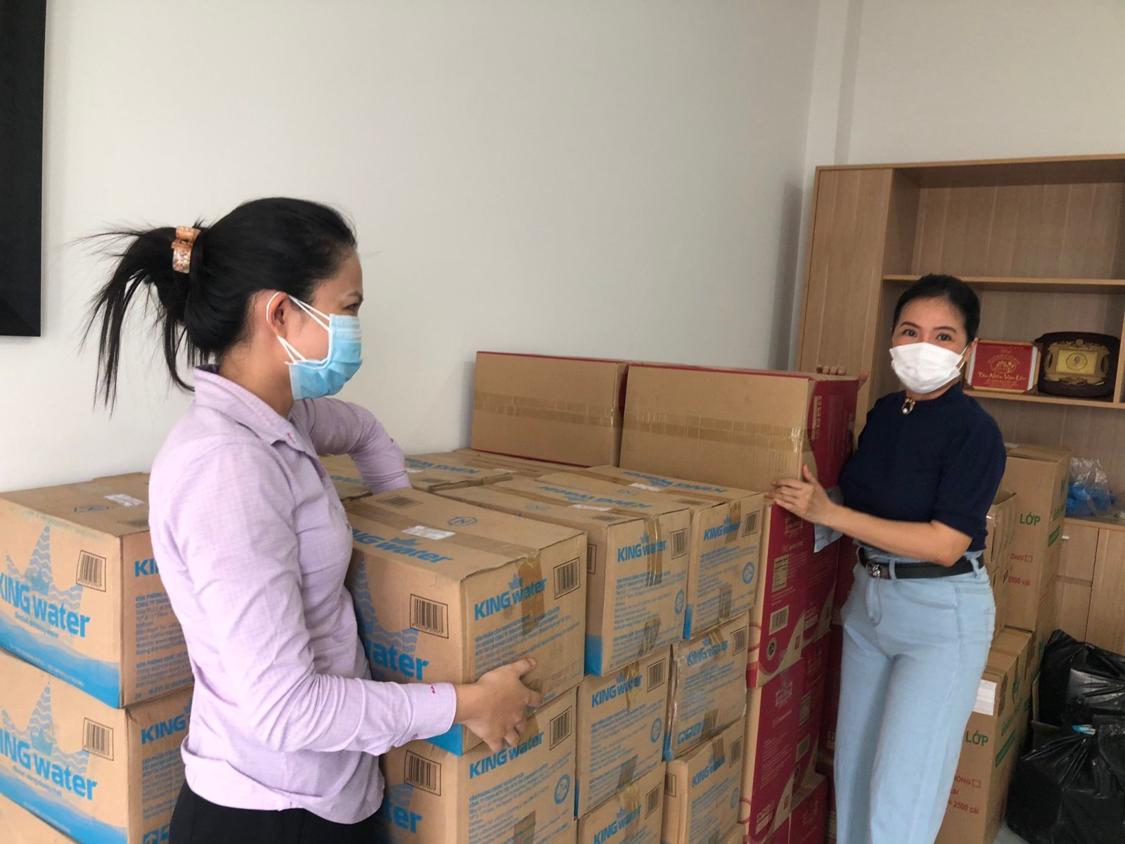 TNI King Coffee tiếp tục hỗ trợ các y bác sĩ tuyến đầu chống dịch tại TP.HCM và Bình Dương - Ảnh 1.