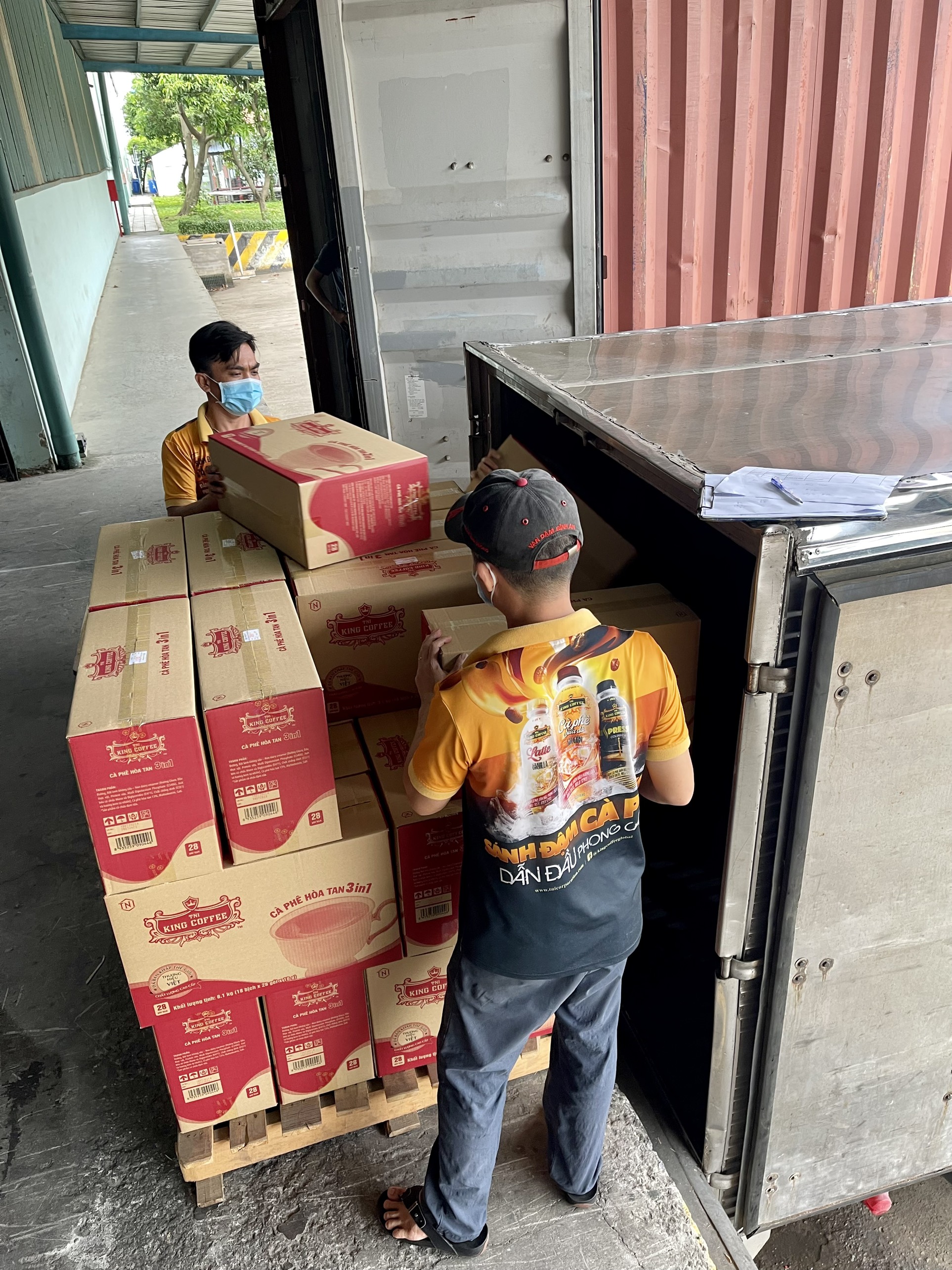 TNI King Coffee tiếp tục hỗ trợ các y bác sĩ tuyến đầu chống dịch tại TP.HCM và Bình Dương - Ảnh 4.