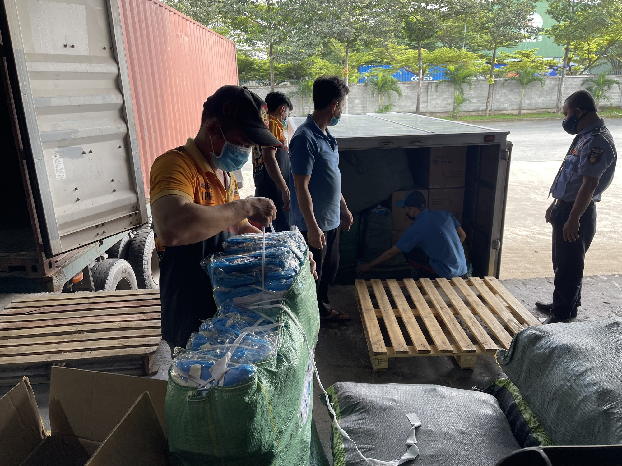 TNI King Coffee tiếp tục hỗ trợ các y bác sĩ tuyến đầu chống dịch tại TP.HCM và Bình Dương - Ảnh 7.