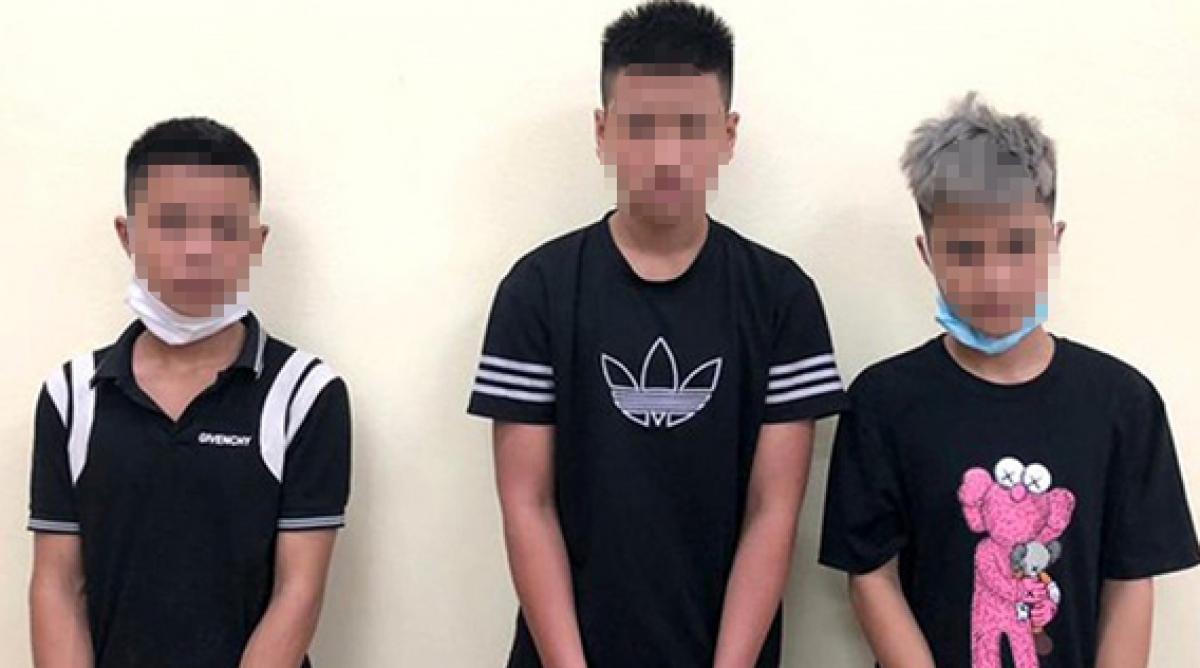Khởi tố nhóm cướp nhí vác dao chém người - Ảnh 2.