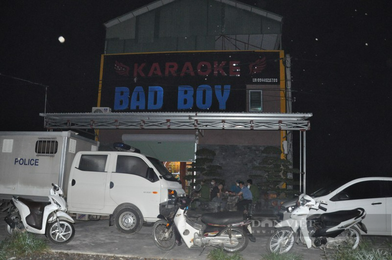 Hải Dương: Đột kích quán karaoke, phát hiện gần 50 đối tượng sử dụng trái phép ma túy giữa mùa dịch - Ảnh 1.