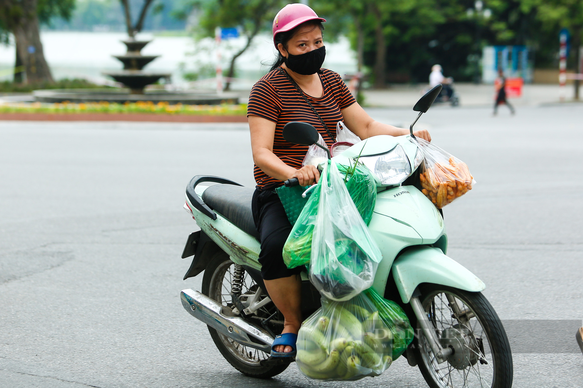 Người đàn ông ra ngoài tập thể dục bỏ chạy bất thành khi gặp lực lượng chức năng - Ảnh 2.