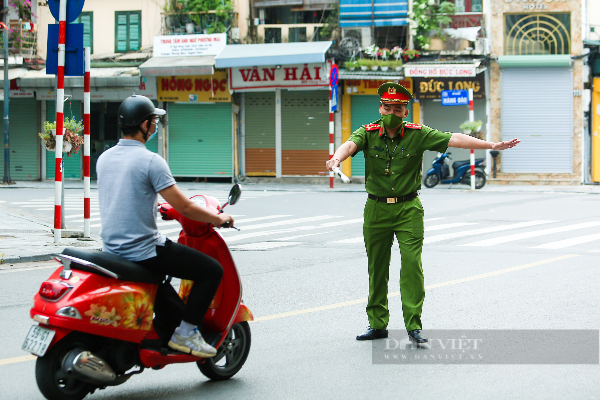 Người đàn ông ra ngoài tập thể dục bỏ chạy bất thành khi gặp lực lượng chức năng - Ảnh 3.