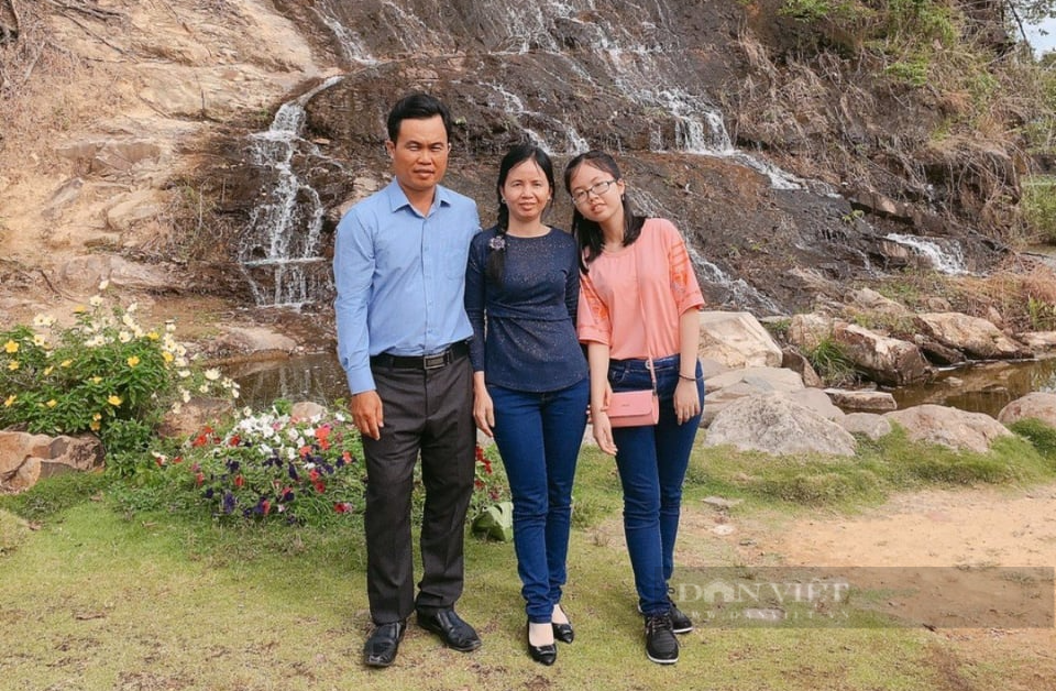 Chuyện thú vị về thủ khoa khối D tỉnh: Bị bạn than phiền nói quá nhiều, thích đứng trước trụ sở công an - Ảnh 4.