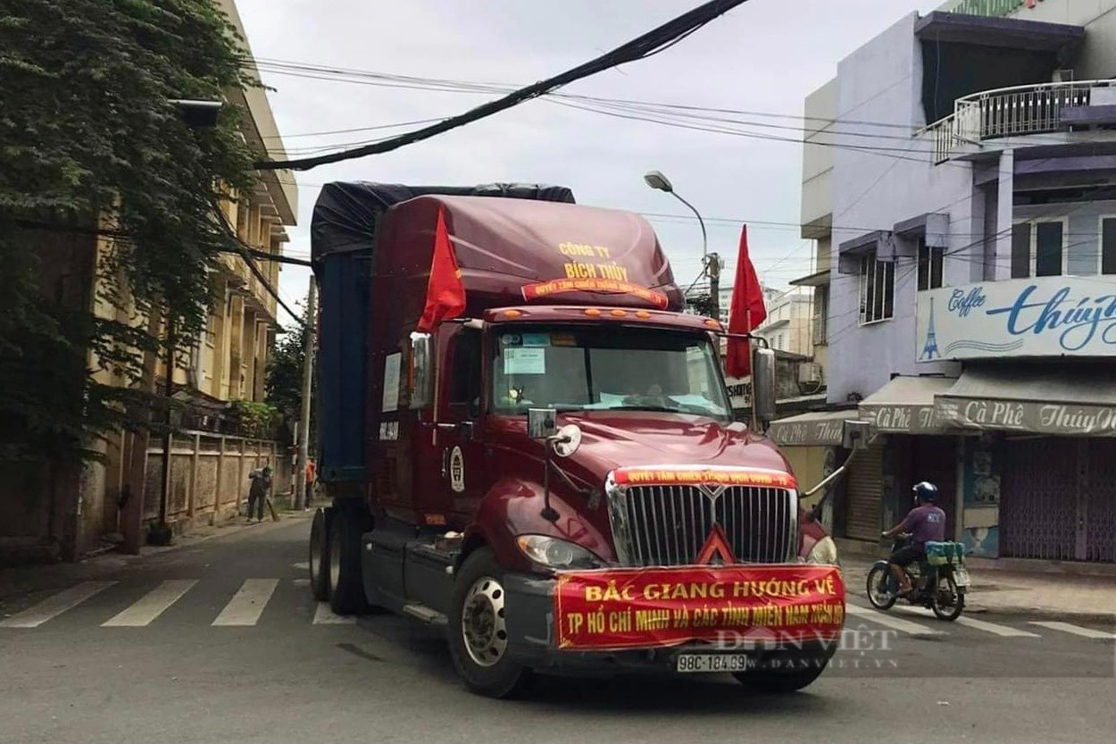 Bắc Giang cùng doanh nghiệp tặng cả trăm tấn nhu yếu phẩm, hàng hóa thiết yếu cho Đồng Nai - Ảnh 1.