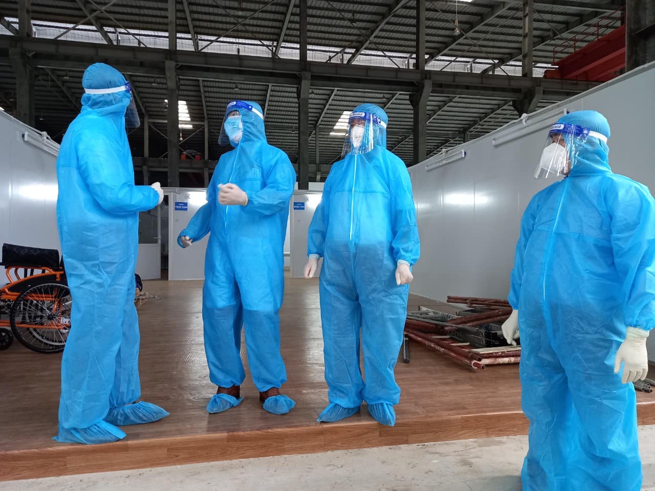 Bộ Y tế khảo sát lập Trung tâm Hồi sức Covid-19 tại TP.HCM - Ảnh 2.