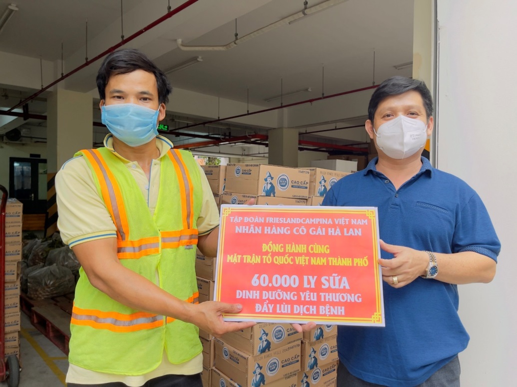 VẠN LY SỮA, VẠN YÊU THƯƠNG CỦA CÔ GÁI HÀ LAN GÓP SỨC CÙNG TP.HCM VÀ BÌNH DƯƠNG CHỐNG DỊCH - Ảnh 2.