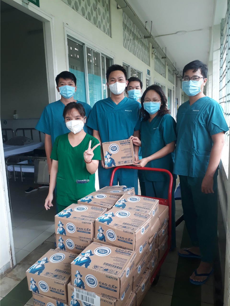 VẠN LY SỮA, VẠN YÊU THƯƠNG CỦA CÔ GÁI HÀ LAN GÓP SỨC CÙNG TP.HCM VÀ BÌNH DƯƠNG CHỐNG DỊCH - Ảnh 3.