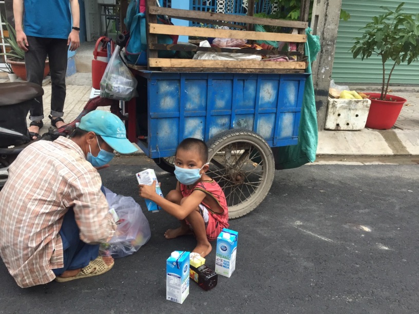 VẠN LY SỮA, VẠN YÊU THƯƠNG CỦA CÔ GÁI HÀ LAN GÓP SỨC CÙNG TP.HCM VÀ BÌNH DƯƠNG CHỐNG DỊCH - Ảnh 4.