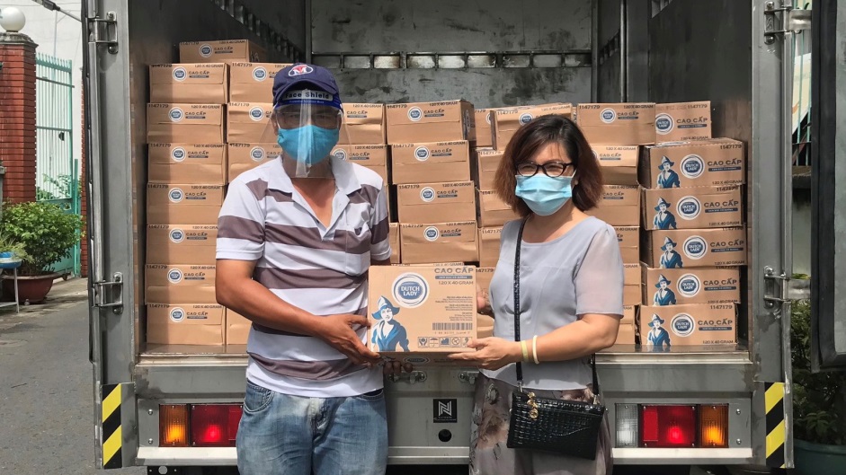 VẠN LY SỮA, VẠN YÊU THƯƠNG CỦA CÔ GÁI HÀ LAN GÓP SỨC CÙNG TP.HCM VÀ BÌNH DƯƠNG CHỐNG DỊCH - Ảnh 5.