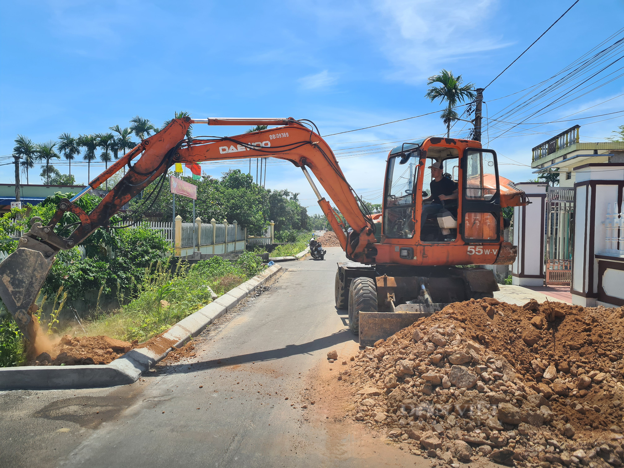 Hải Phòng:  Sau phản ánh của Dân Việt  đường thôn Thọ Linh đã được khẩn trương thi công   - Ảnh 1.