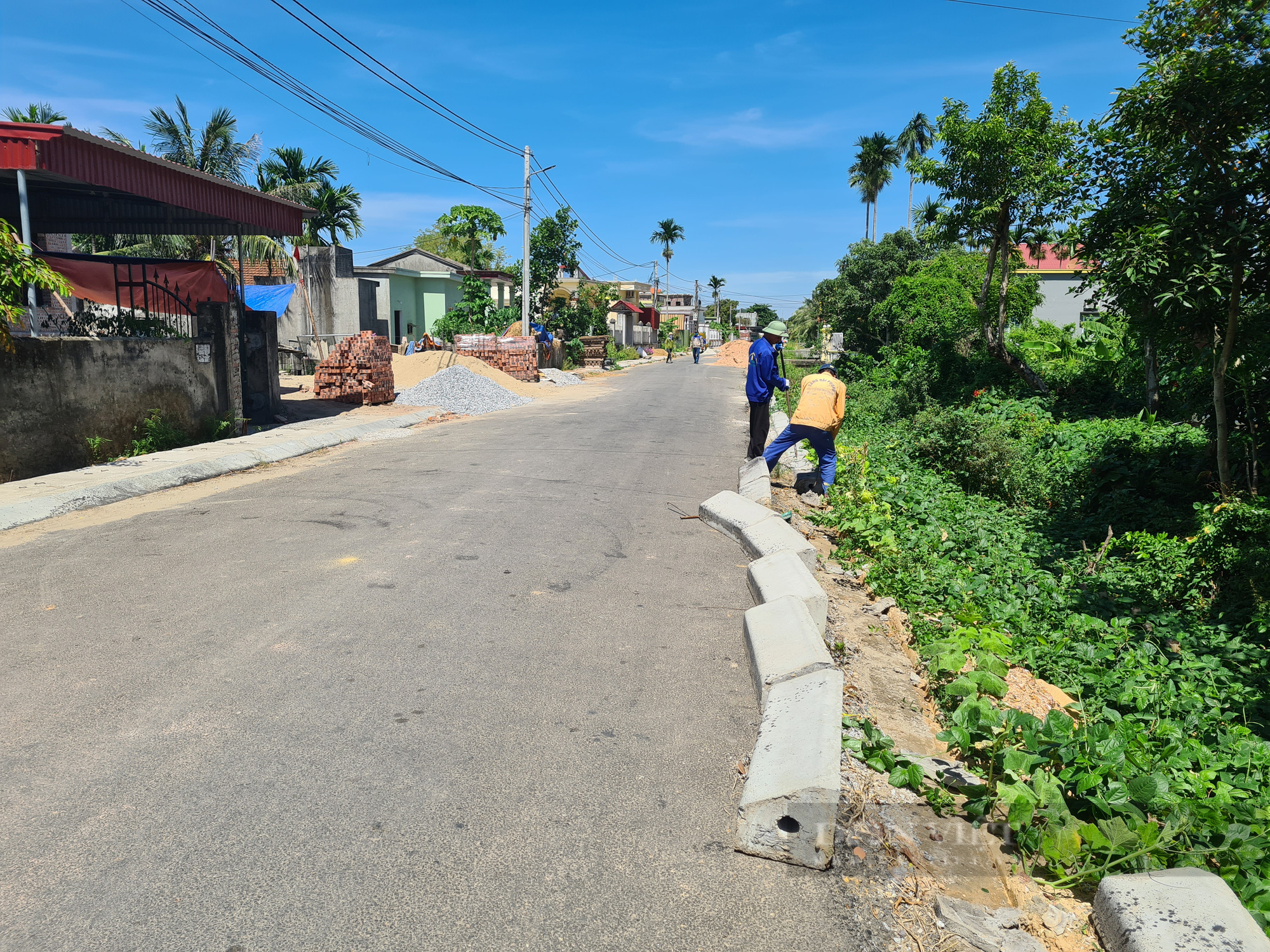 Hải Phòng:  Sau phản ánh của Dân Việt  đường thôn Thọ Linh đã được khẩn trương thi công   - Ảnh 4.