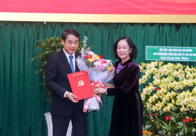 Chủ tịch Nghiêm Xuân Thành và hành trình "chèo lái" Vietcombank dẫn đầu với lợi nhuận khủng 1 tỷ USD - Ảnh 1. Chủ tịch Nghiêm Xuân Thành và hành trình "chèo lái" Vietcombank dẫn đầu với lợi nhuận khủng 1 tỷ USD - Ảnh 1.