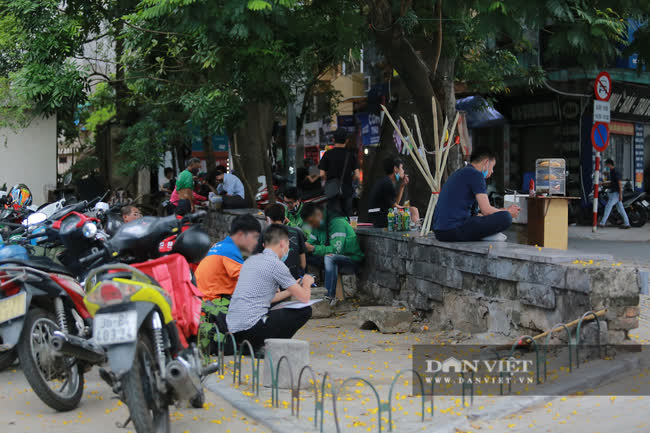 Tin hot Hà Nội hôm nay 3/7: Chấn chỉnh hoạt động trà đá vỉa hè, chợ cóc; Nguyên nhân cá chết trắng hồ Yên Sở - Ảnh 1.