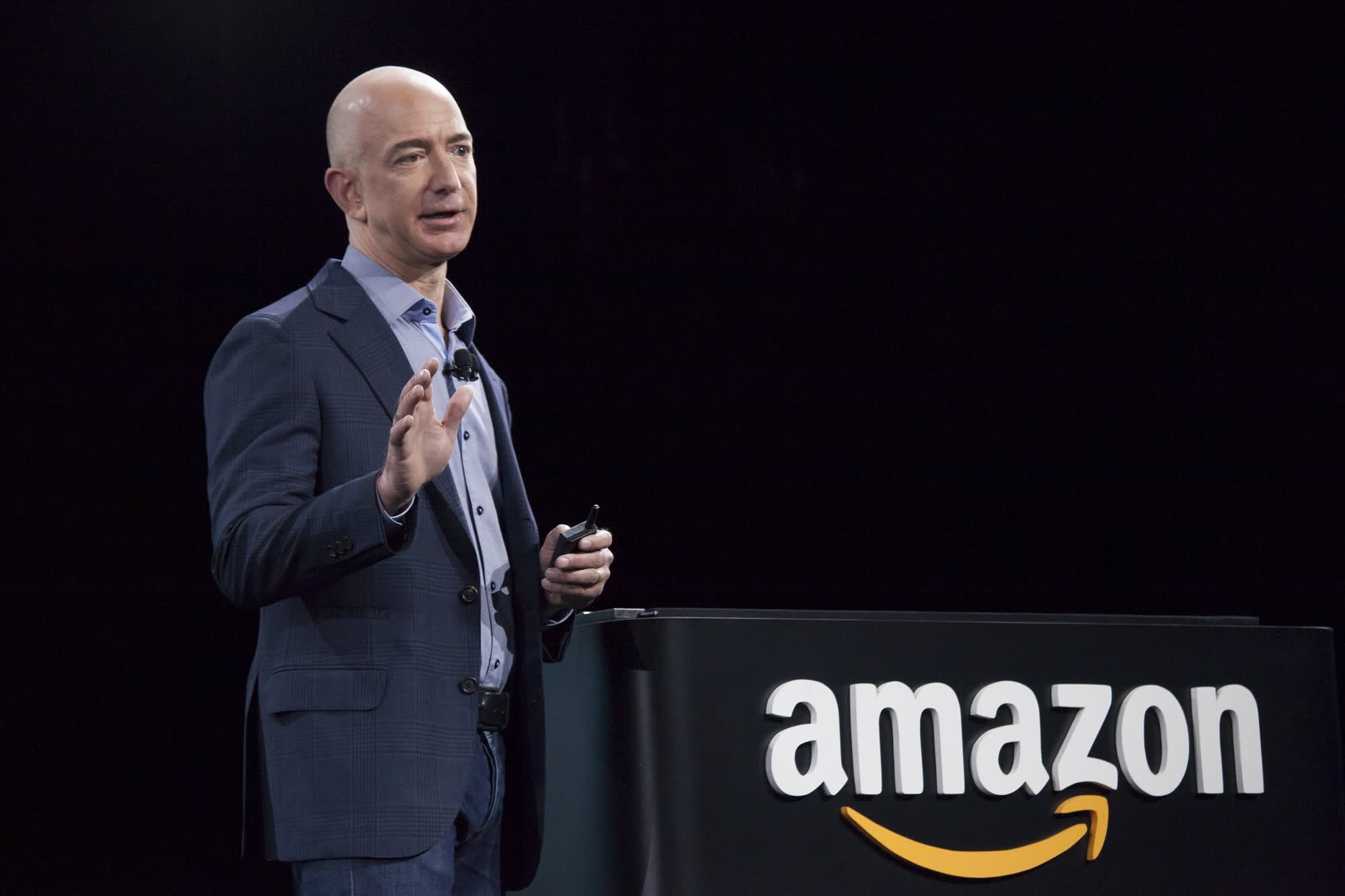 Amazon làm ăn ra sao trong quý cuối cùng dưới quyền cựu CEO Jeff Bezos? - Ảnh 1.