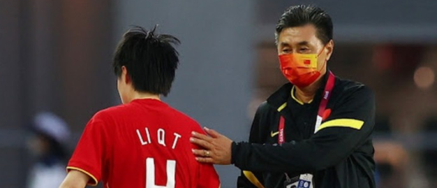 Olympic Tokyo 2020: Trung Quốc thủng lưới 17 bàn, HLV bị &quot;bóc mẽ&quot; - Ảnh 2.