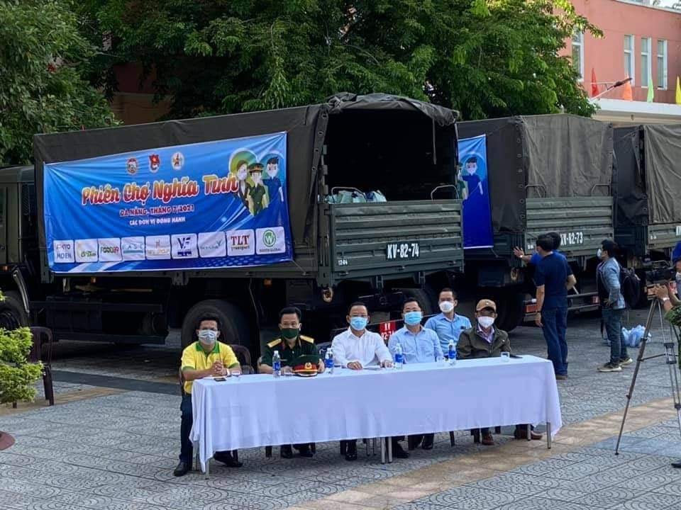 Đà Nẵng: 1.400 suất quà yêu thương đến tận tay các gia đình khó khăn do ảnh hưởng Covid-19 - Ảnh 2. Đà Nẵng: 1.400 suất quà yêu thương đến tận tay các gia đình khó khăn do ảnh hưởng Covid-19 - Ảnh 2.