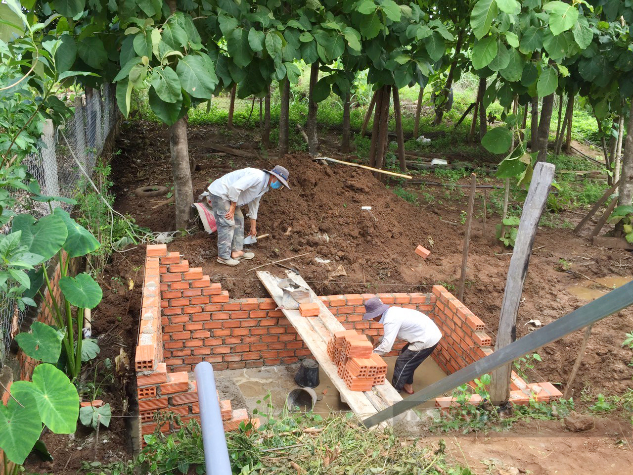 Gia Lai: Dựng lều, xây nhà vệ sinh hỗ trợ công dân trở về từ vùng dịch - Ảnh 4.