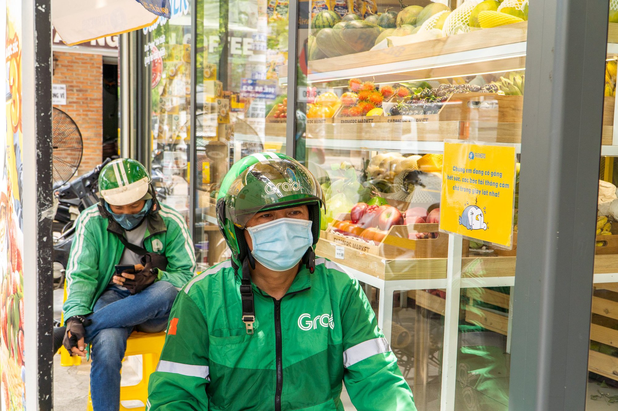 Grab Việt tặng 50.000 gói bảo hiểm PTI cho tài xế Grab trong mùa dịch - Ảnh 1.