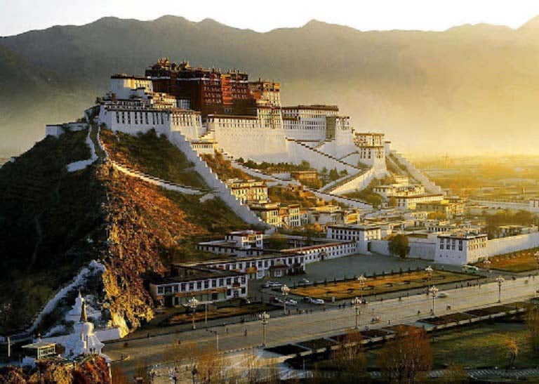 Du lịch tâm linh: Lhasa - Điểm đến ở độ cao 3.700m của hàng nghìn du khách - Ảnh 4.
