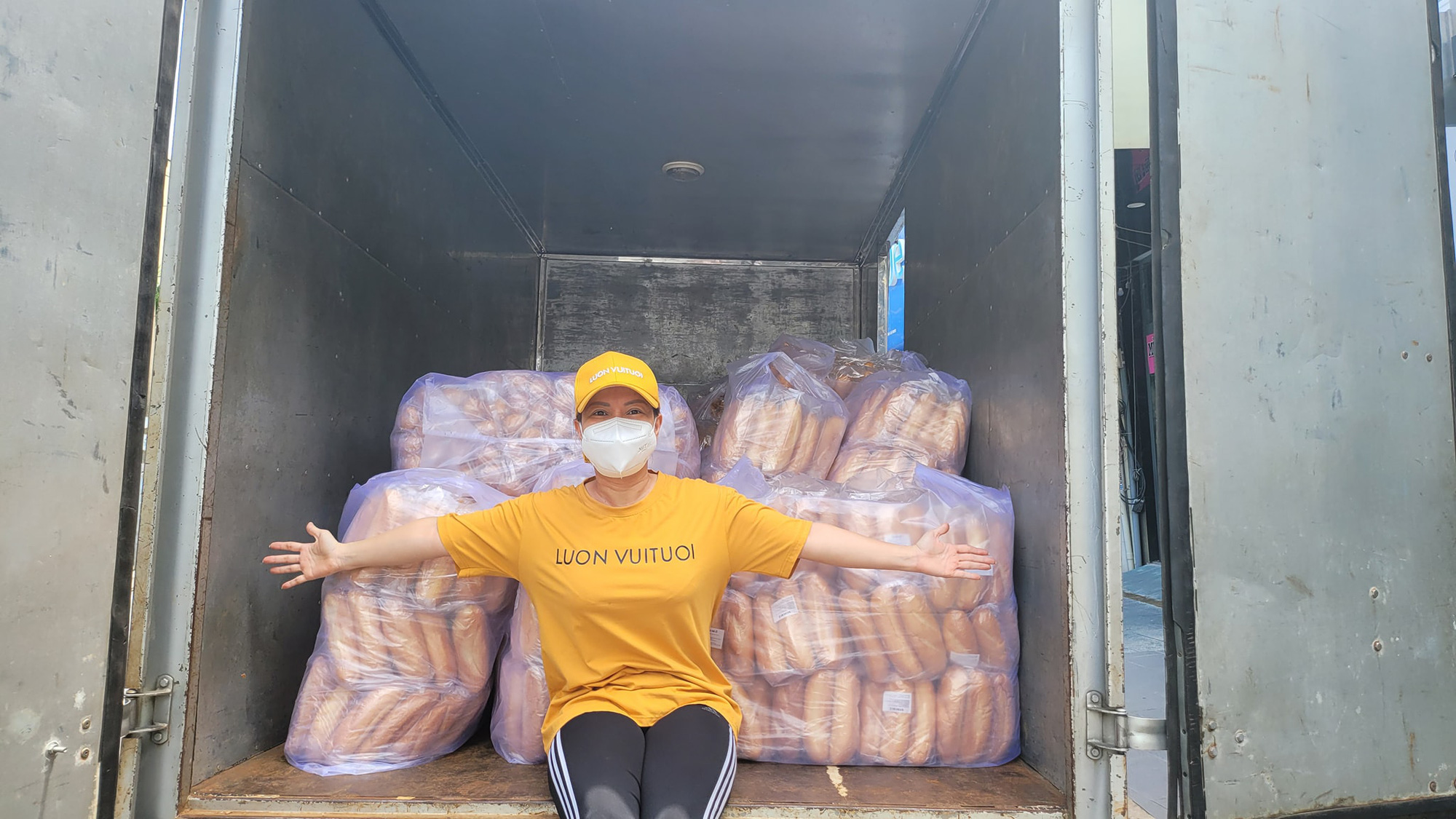 Việt Hương kể về những góc khuất khi làm từ thiện chống dịch Covid-19 tại TP Hồ Chí Minh - Ảnh 5.