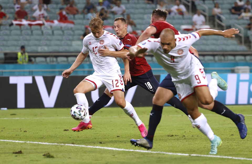 Tiền đạo CH Czech san bằng thành tích của Ronaldo ở Euro 2020 - Ảnh 9.