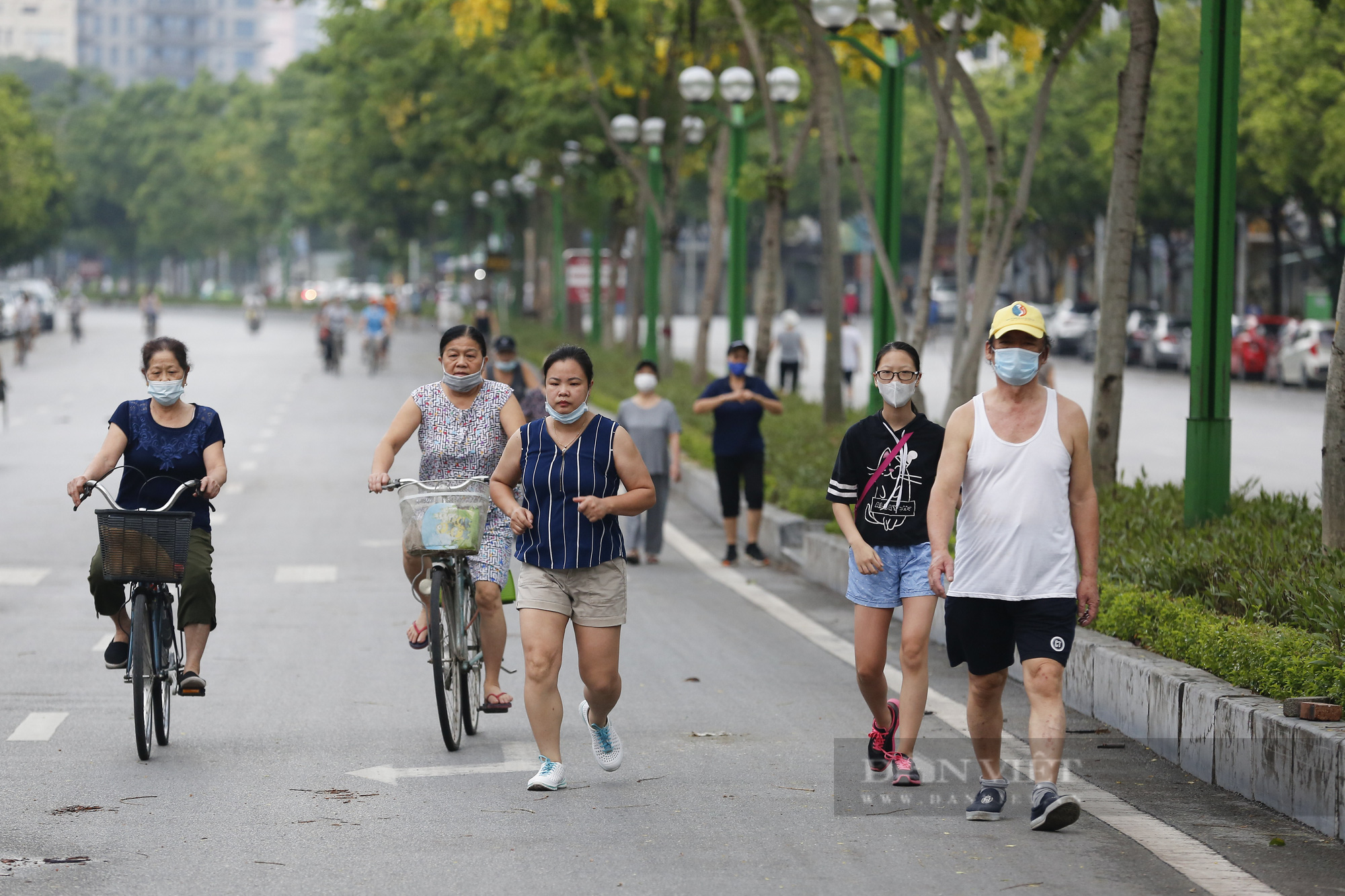 Hà Nội chỉ đạo &quot;nóng&quot; xử  lý nghiêm các trường hợp lơ là chống dịch - Ảnh 1.