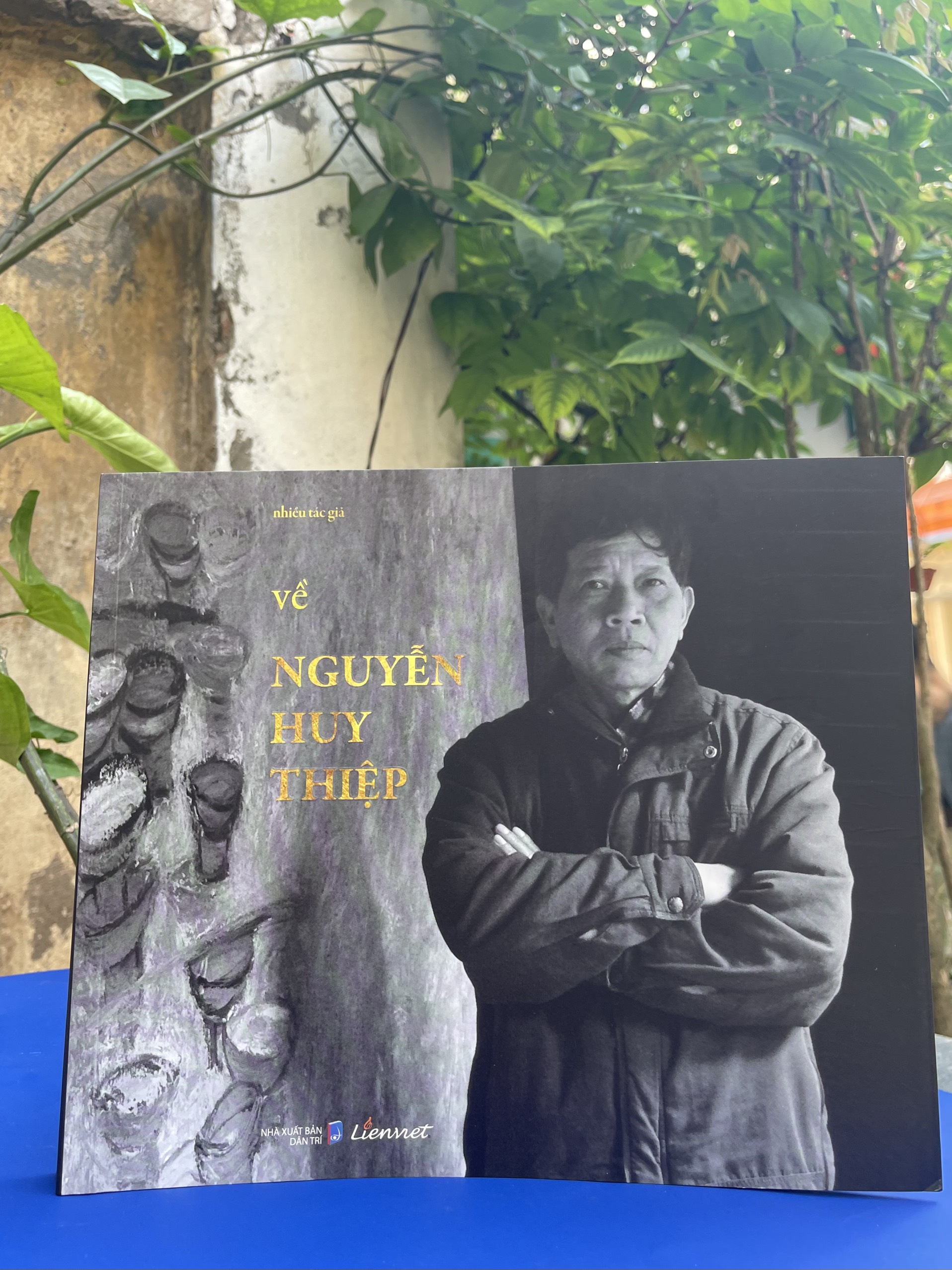 Cuốn sách được xem như “tâm hương” tưởng nhớ nhà văn Nguyễn Huy Thiệp - Ảnh 1.