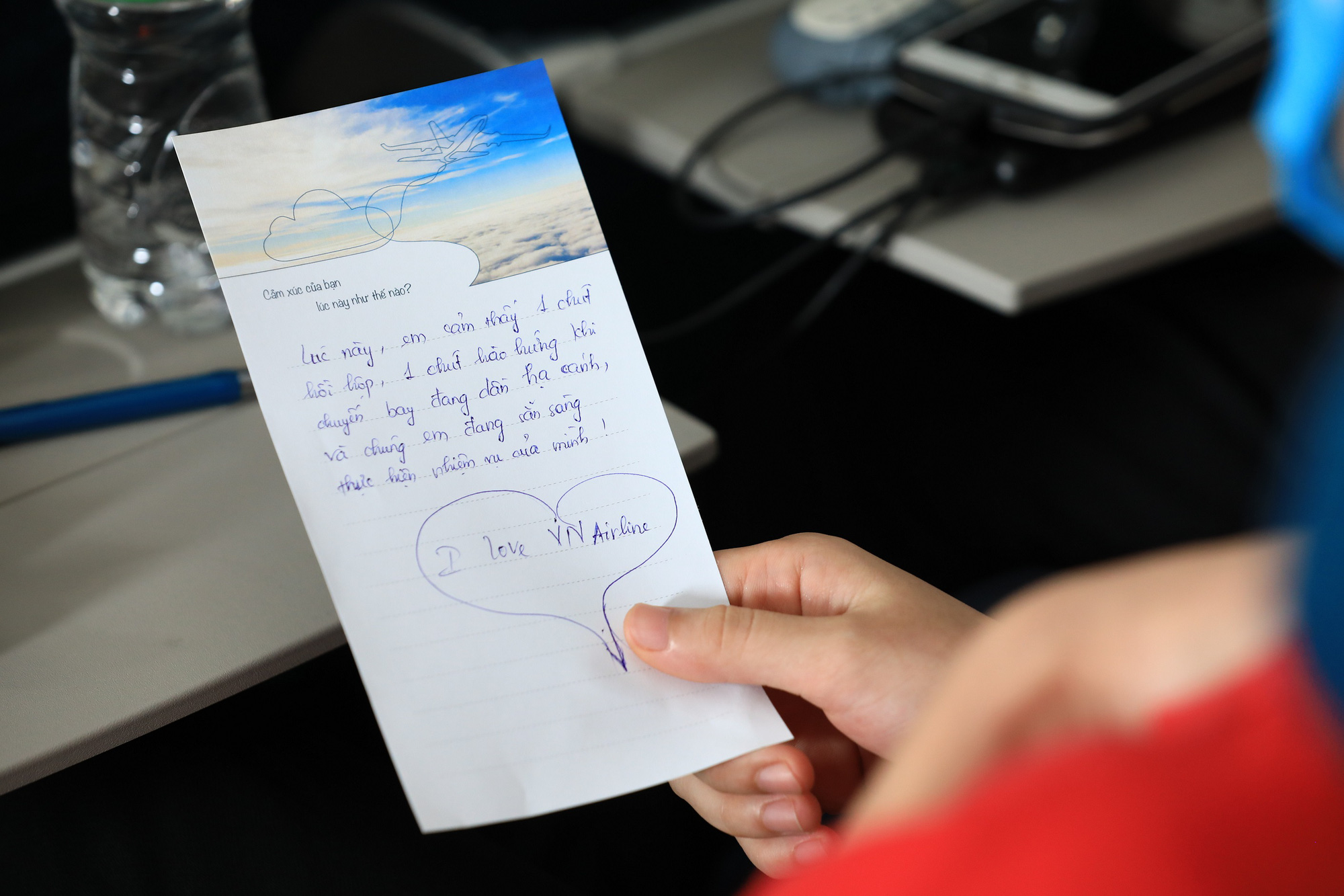 Chuyến bay Vietnam Airlines chở 350 cán bộ, giảng viên và sinh viên có gì đặc biệt? - Ảnh 6.