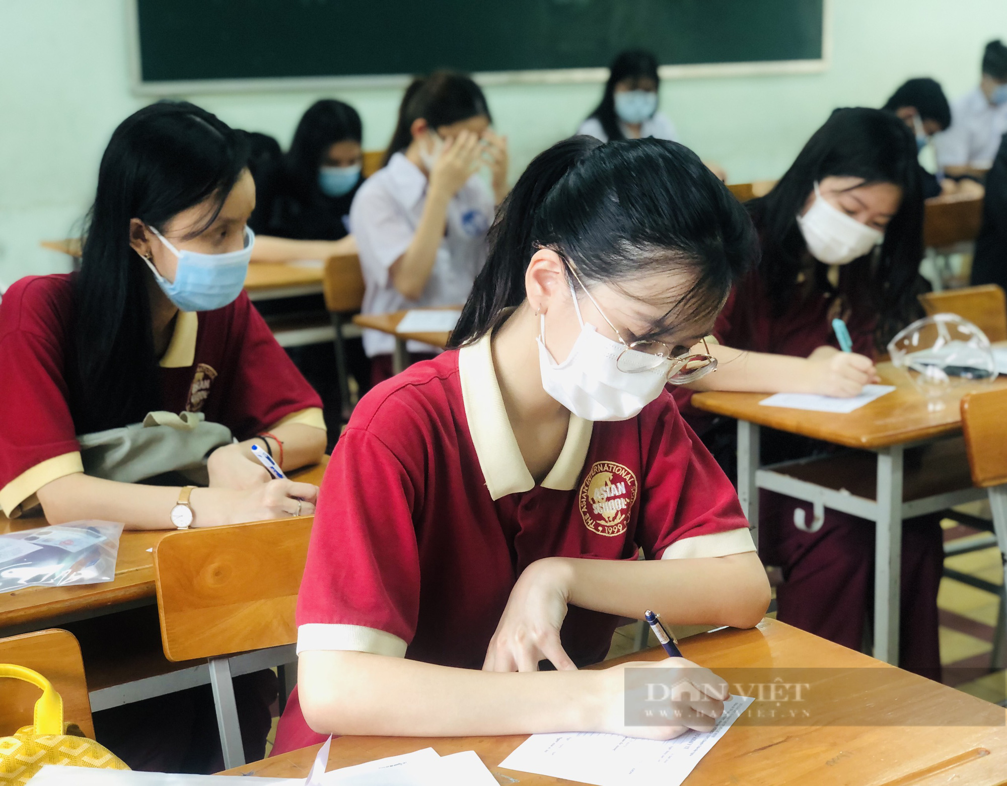 Thi tốt nghiệp THPT tại TP.HCM: Phụ huynh được bố trí chỗ chờ con để tránh tụ tập - Ảnh 4.