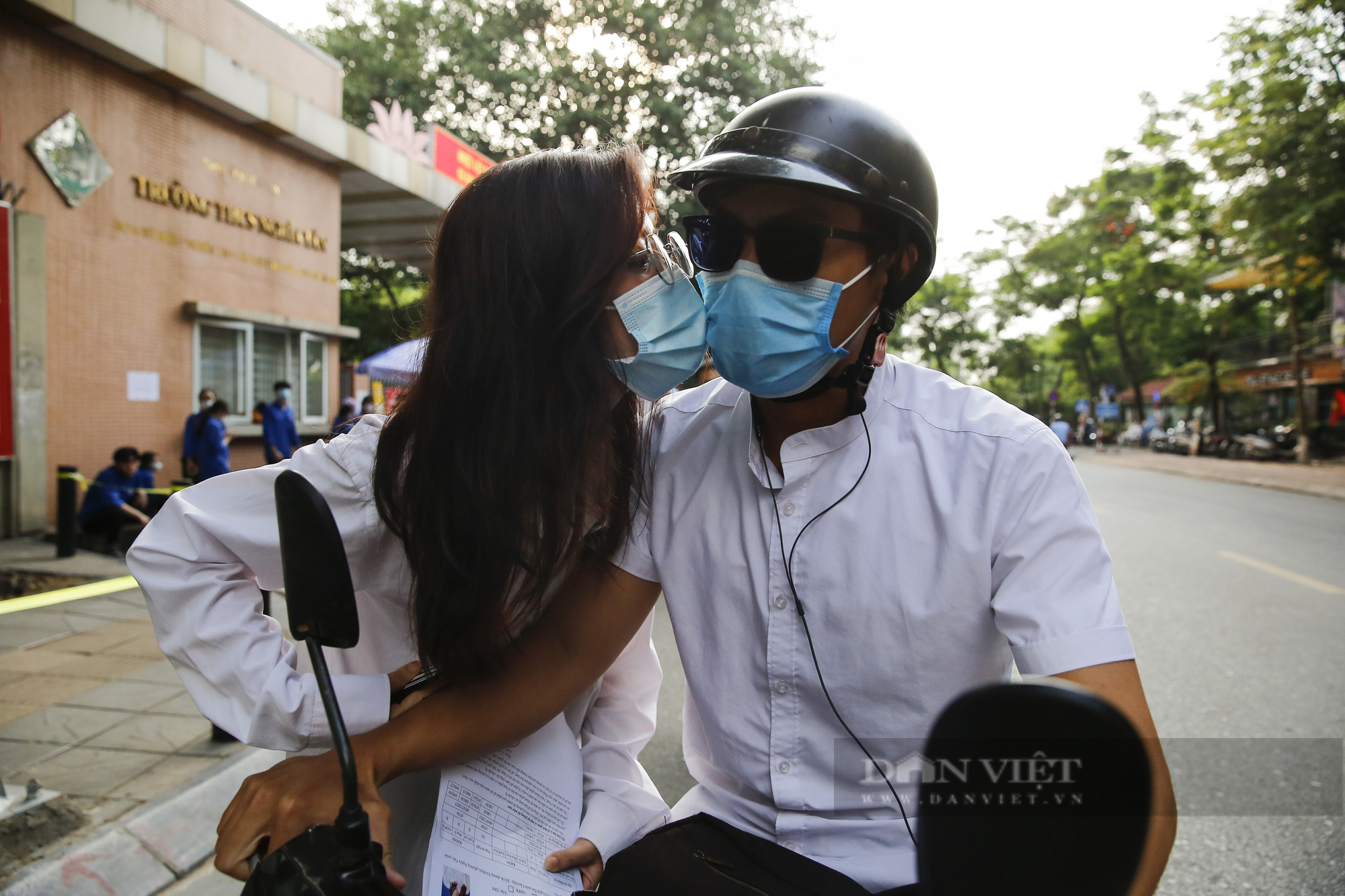 Vội vã đến điểm thi, thí sinh quên mang cả chứng minh thư - Ảnh 3.