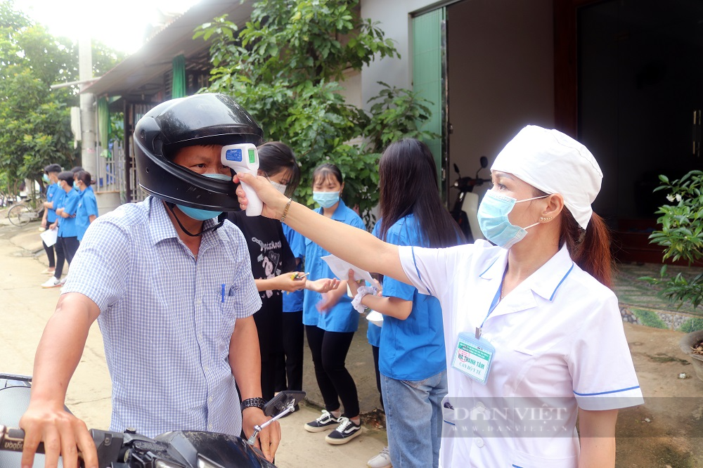 Thí sinh tuổi ông ngoại, bà nội ở Sơn La tung tăng đi thi tốt nghiệp THPT - Ảnh 4.