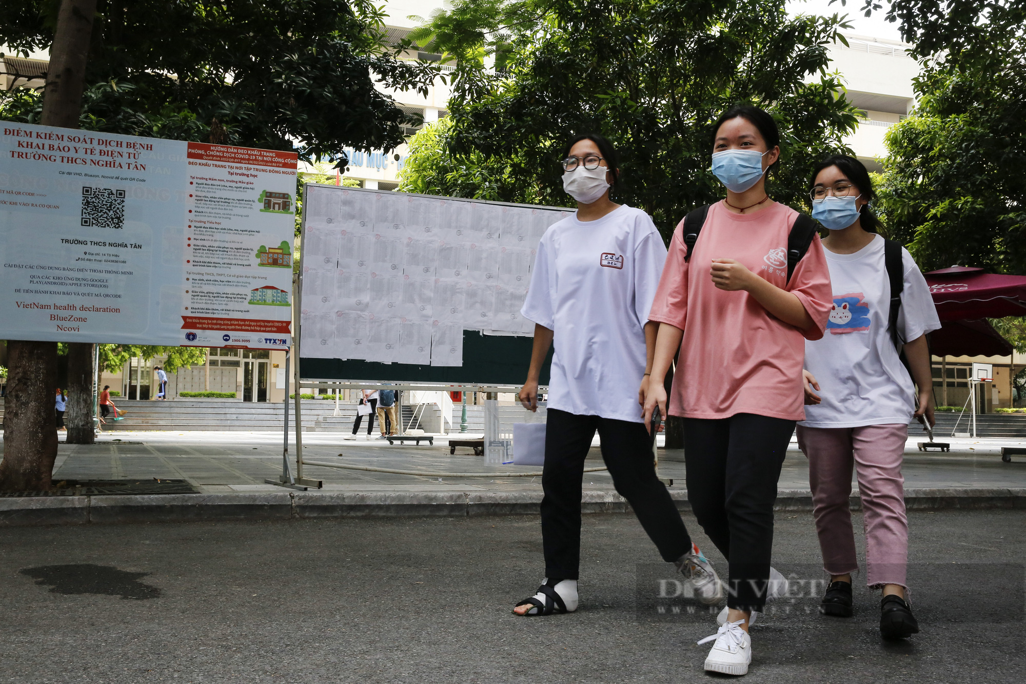 Thí sinh thi tốt nghiệp THPT tại Hà Nội vỡ òa vì &quot;Sóng&quot; của Xuân Quỳnh - Ảnh 13.