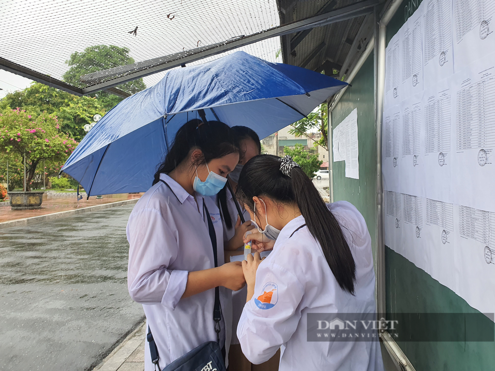 Thanh Hóa: Thí sinh hoàn thành môn thi đầu tiên với tâm trạng phấn khởi - Ảnh 3.