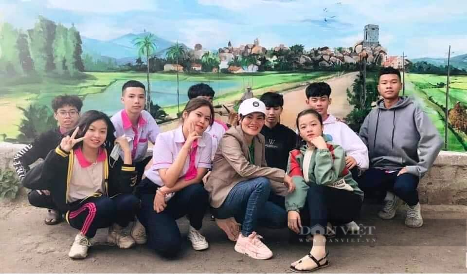 Hàng triệu người bỏ tiền mua vé vào làng Hòn Thiên ngắm tranh bích họa - Ảnh 4.
