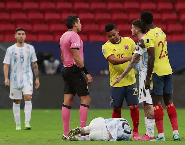 Kết quả Copa America 2021 ngày 7/7: Thắng ở loạt &quot;đấu súng&quot;, Messi và Argentina vào chung kết - Ảnh 2.