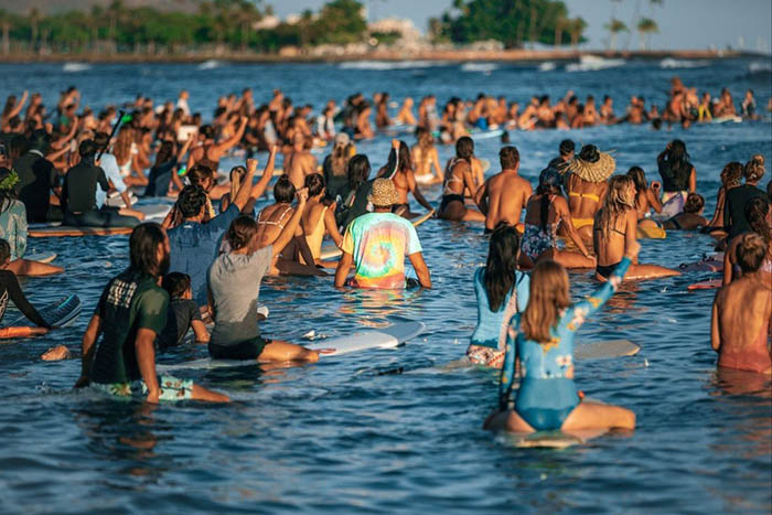 Mỹ: Hawaii quá tải du khách, khiến giới chức phải có động thái lạ - Ảnh 1.