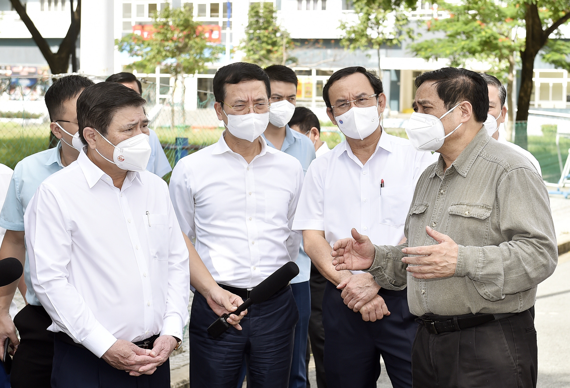 Thủ tướng yêu cầu TP.HCM đặc biệt lưu ý 3 vấn đề trước diễn biến phức tạp của dịch - Ảnh 1.