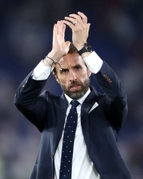 Những phụ kiện công nghệ đắt nhất Euro 2020, có cả chiếc đồng hồ trị giá 4.800 bảng của HLV ĐT Anh  - Ảnh 1.