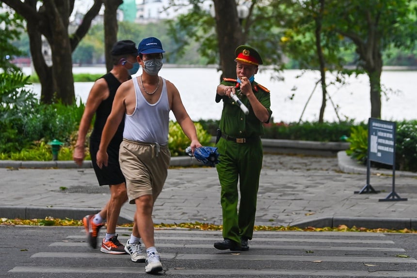 Hà Nội tạm dừng hoạt động thể dục, thể thao ngoài trời từ 18h ngày 8/7 - Ảnh 1.