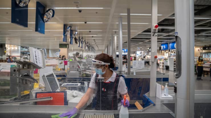 Đại dịch Covid-19 thổi bay 22 triệu việc làm tại các nước phát triển - Ảnh 1. Đại dịch Covid-19 thổi bay 22 triệu việc làm tại các nước phát triển - Ảnh 1.