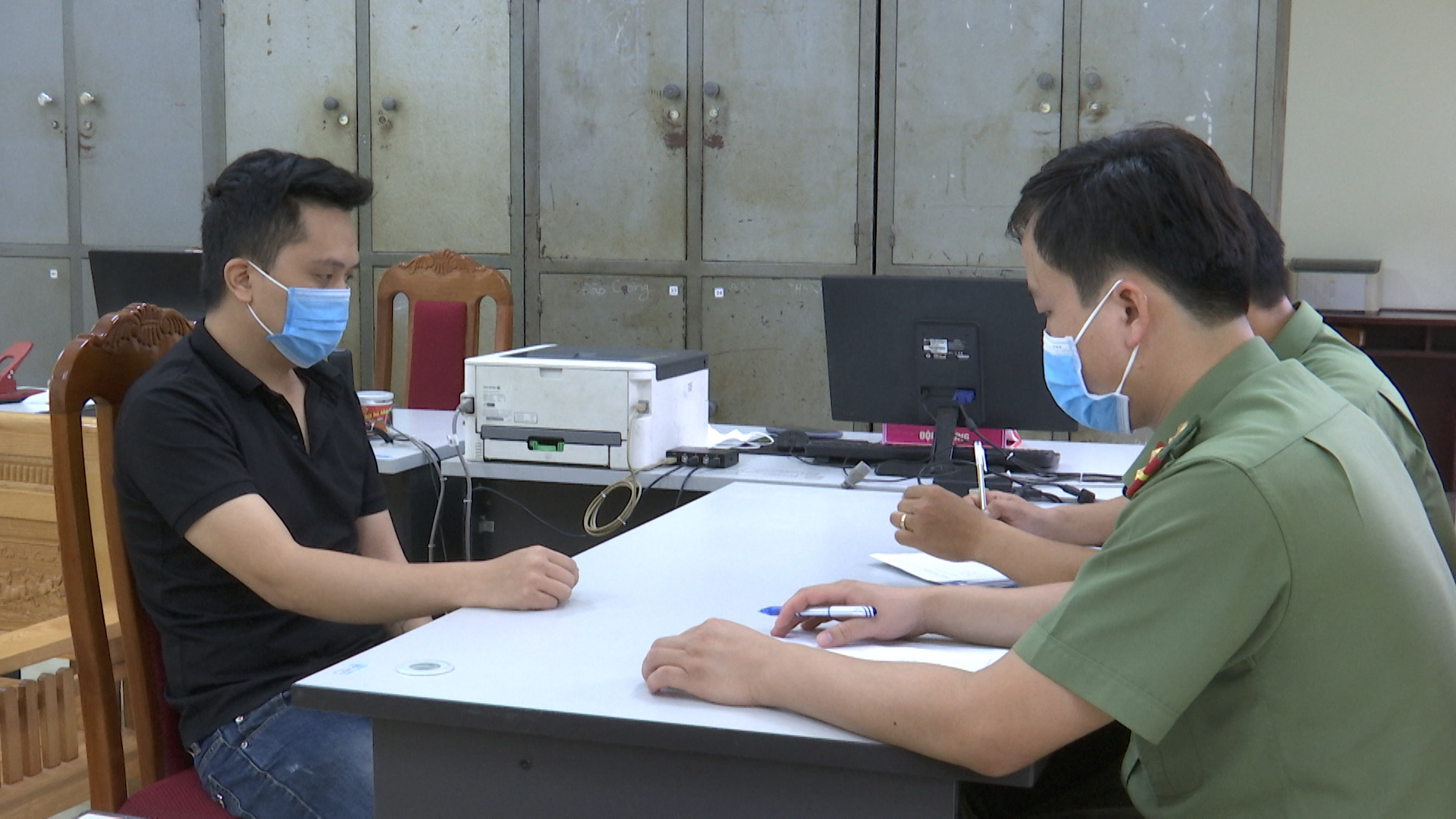 Lời khai mới bất ngờ của 2 đối tượng thông tin sai sự thật về nhân sự Công an tỉnh Sơn La - Ảnh 2.