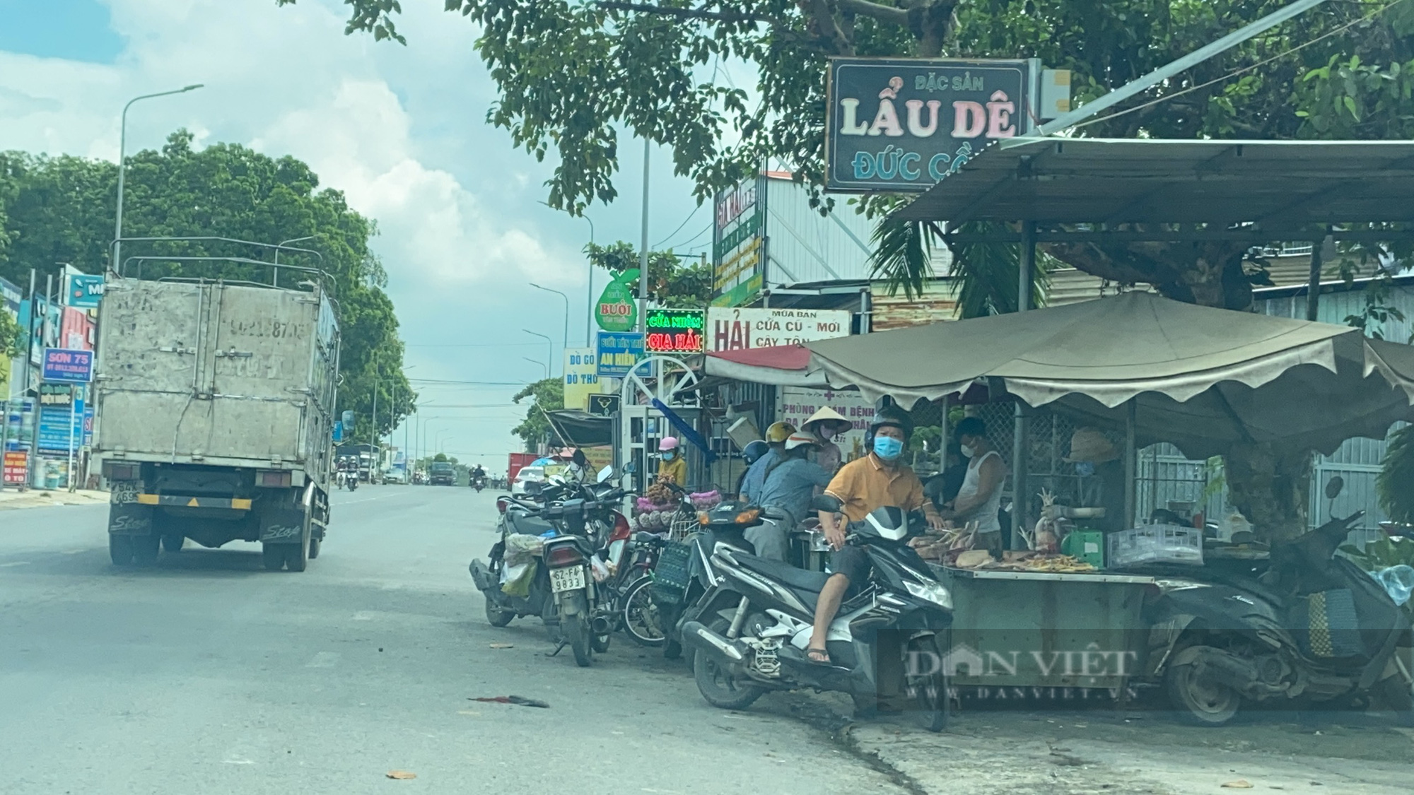 Đồng Nai: Ngày đầu giãn cách nơi đông đúc, nơi đìu hiu, hàng quán đa số đóng cửa - Ảnh 13.